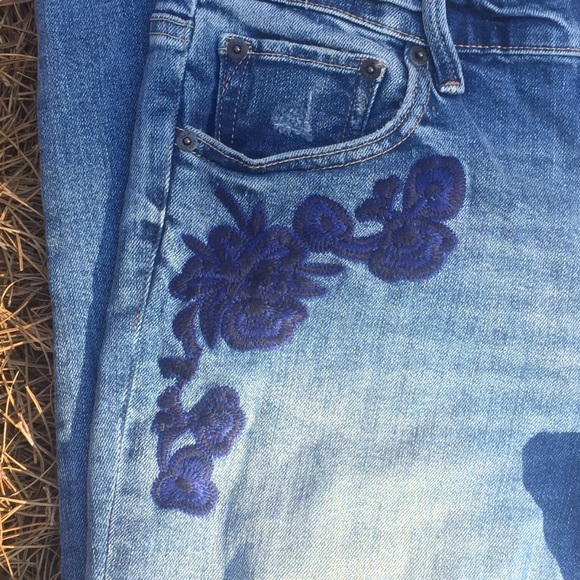 NWT Floral/Embroidered Gap Jeans - Picture 6 of 8